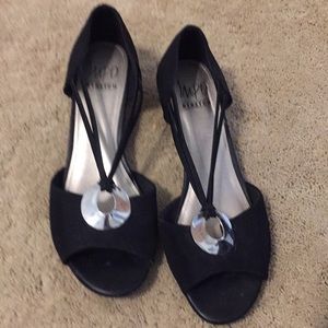 Black low heeled shoes size 8 1/2